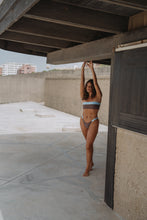 Load image into Gallery viewer, Banda top | Taupe . Sky blue . Shiny blue