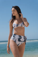 Load image into Gallery viewer, Basil top | Blue and white pattern