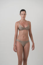 Load image into Gallery viewer, Basil top | Shiny brown