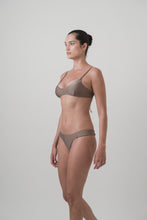 Load image into Gallery viewer, Basil top | Shiny brown