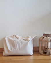 Load image into Gallery viewer, Tote bag | Natural color details