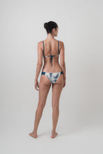 Load image into Gallery viewer, Basil top | Air - Blue and white pattern

