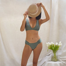 Load image into Gallery viewer, Sylvia bottom | Seagrass shine
